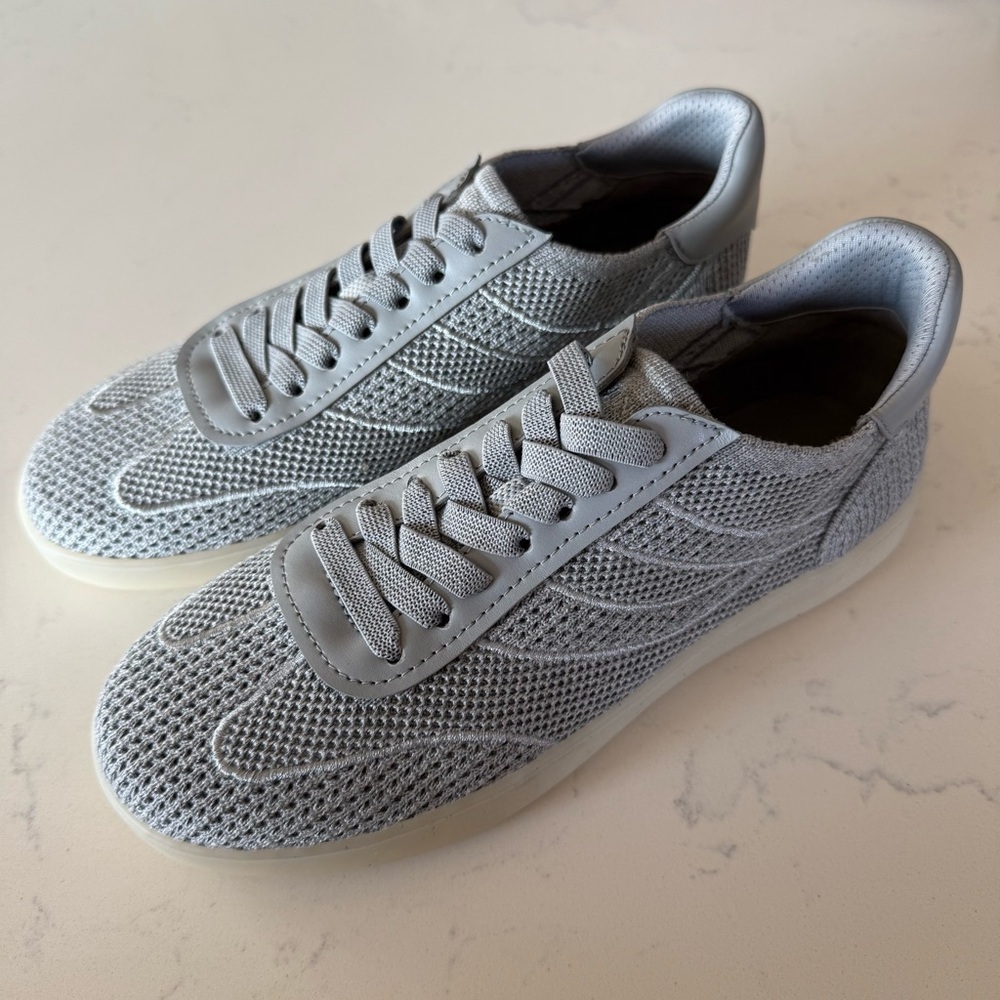 New Vince Oasis Gray knit Sneakers Size: 6